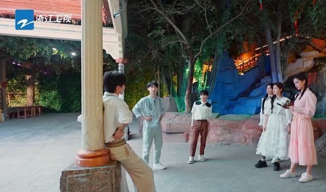 赵露思|提前淘汰的赵露思，被网友吐槽的周深，让我明白真人秀为何难做