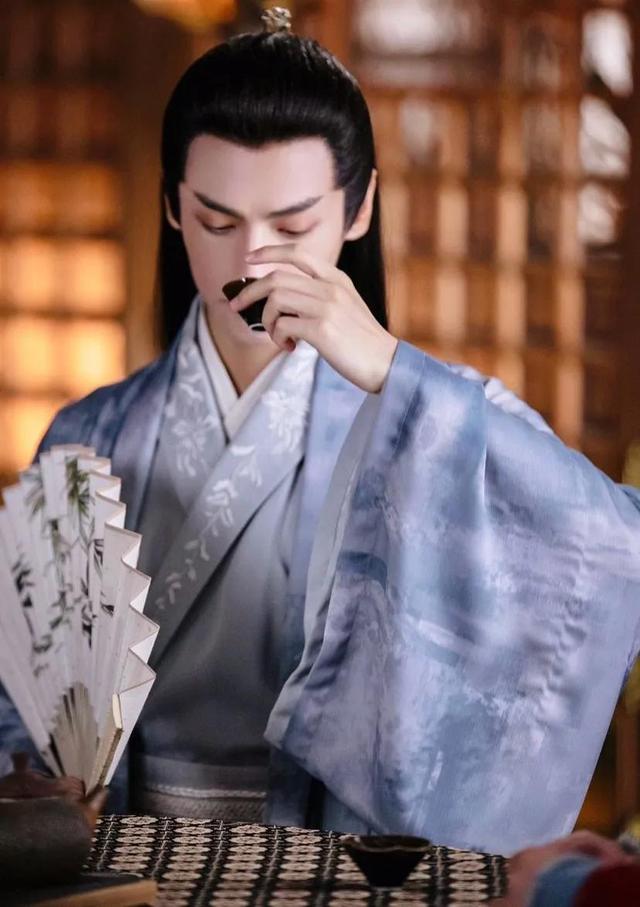 古装剧|求求了!古装剧男主们,去练练仪态吧