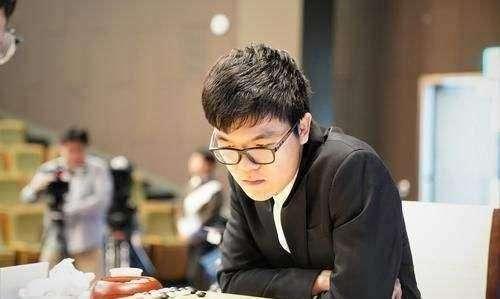 大师赛|半目胜负，杨鼎新首战将掀翻柯洁吗？