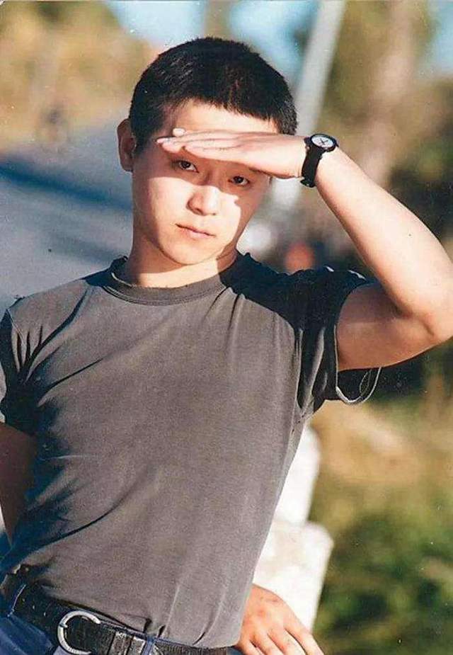 窦唯|窦唯：我愧对孤独母亲，余生为4个最爱的女人而活