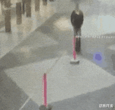 赵粤|老婆打疫苗非要穿露肩连衣裙,戴着口罩就不怕丢脸了吗?