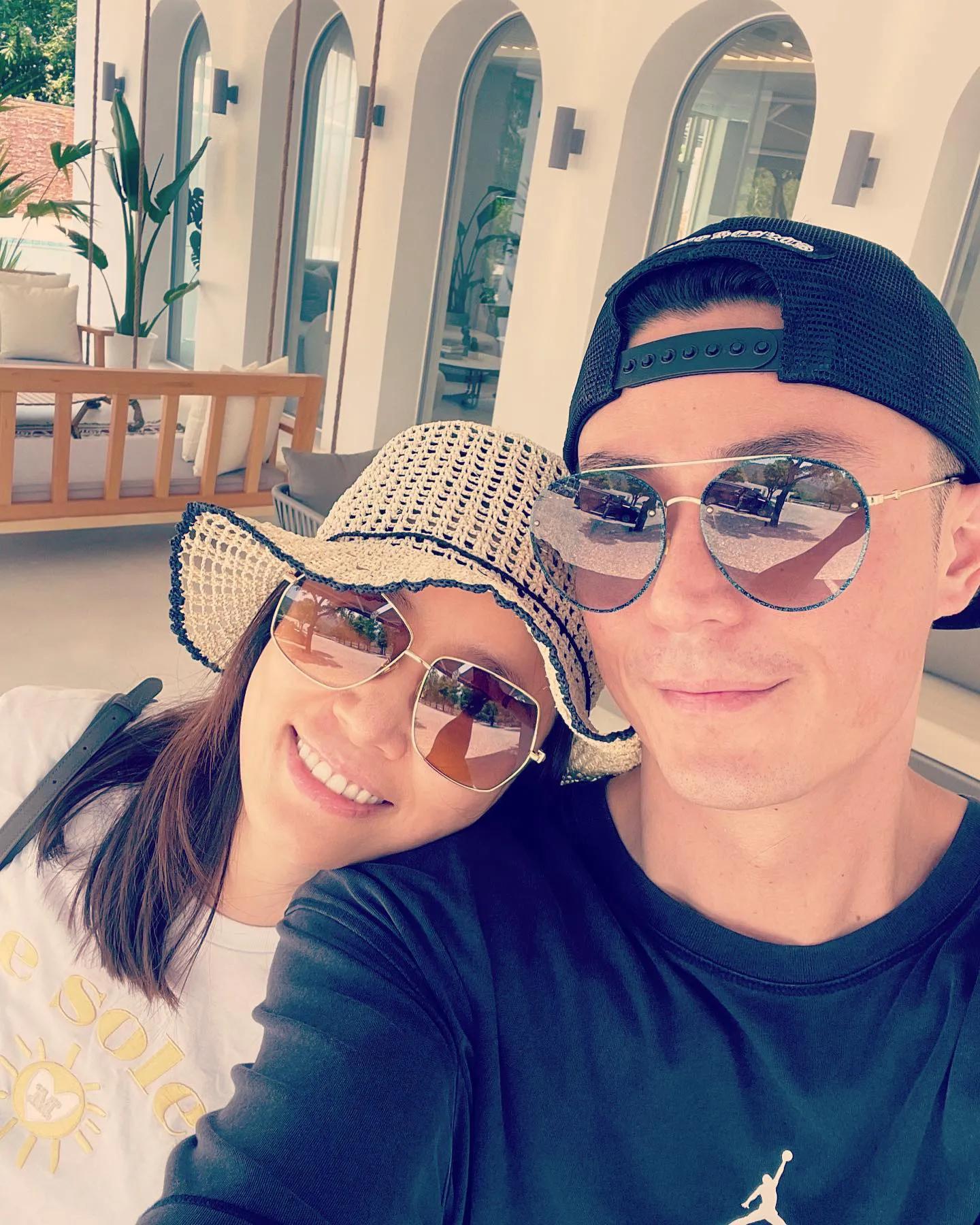 林心如|林心如霍建华带女儿出游,夫妇俩穿情侣装依偎自拍,画面恩爱甜蜜