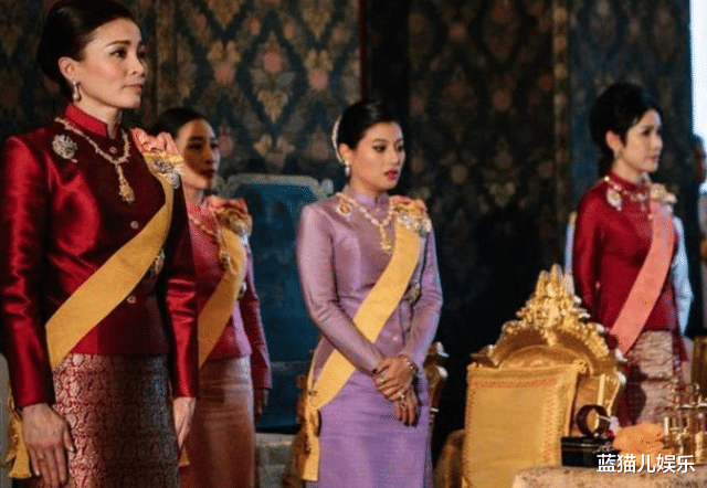 苏提达|思蕊梵举办高规格生日宴,豪宅门前摆放孔雀,苏提达生日尽显卑微