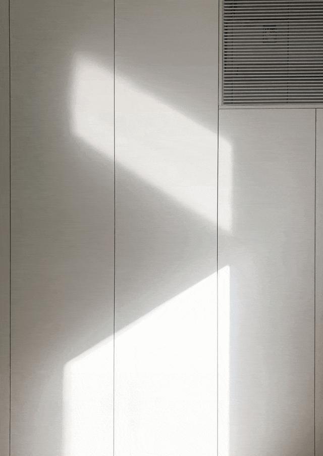 定制衣柜，安装辅灯要再加几百块，想省钱提前个心眼，配件要自配