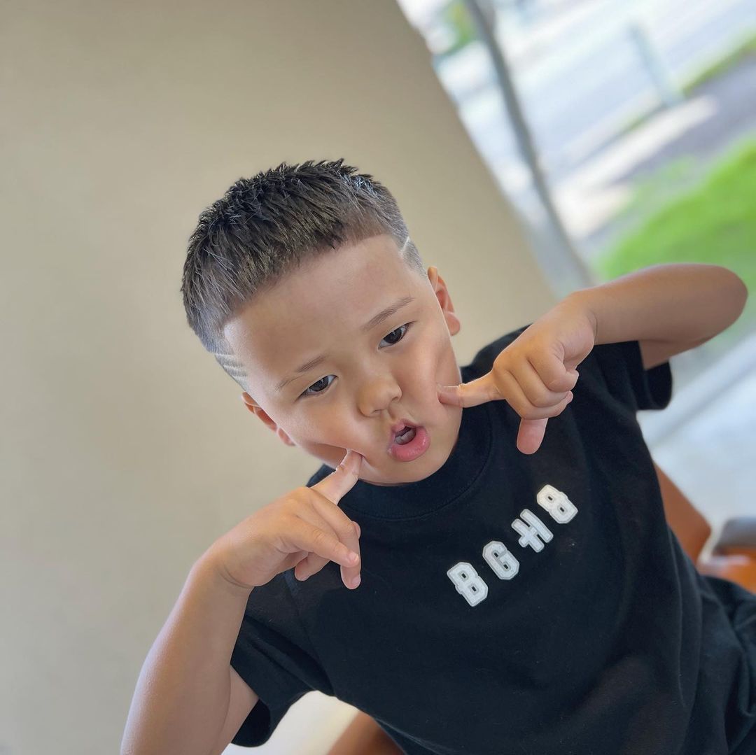 睡眠 小男孩发型15款,又帅又精神,你儿子值得拥有