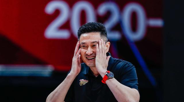 |兴你职业球员、国家队，被大学生打败，不兴球迷说你拉胯？