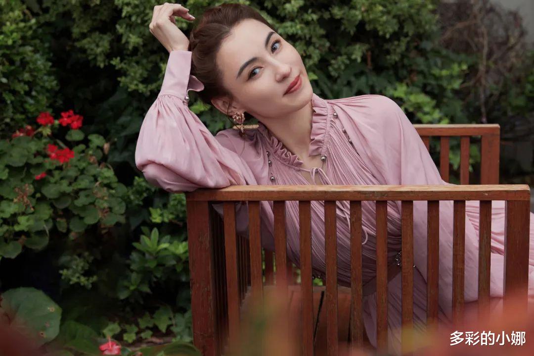 张柏芝|张柏芝公布三胎正脸照，却意外曝光2亿豪宅，网友：好丑