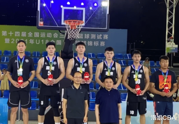广东男篮|CBA三消息：广东小将受伤严重，刘传兴效率极高，许钟豪挣脱束缚