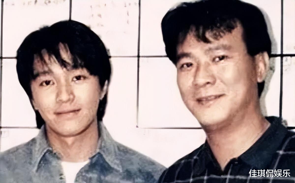 周星驰|周星驰摆脱龙套生涯的第一部电影，被李修贤大骂“像狗一样卖力”