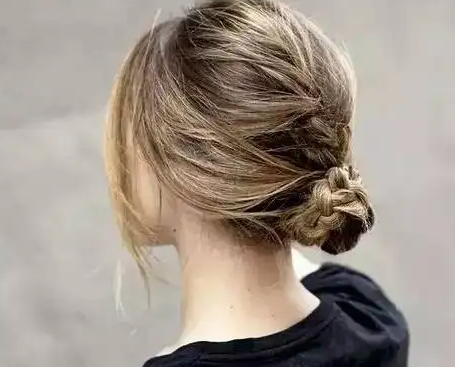 发型 适合披发还是扎头发,可以从这几点判断了