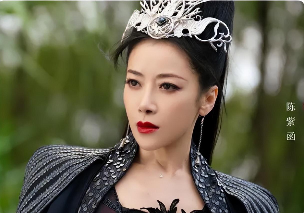 经典|电视剧25年来,经典的4个角色齐聚跨年大剧,元芳小青都来了