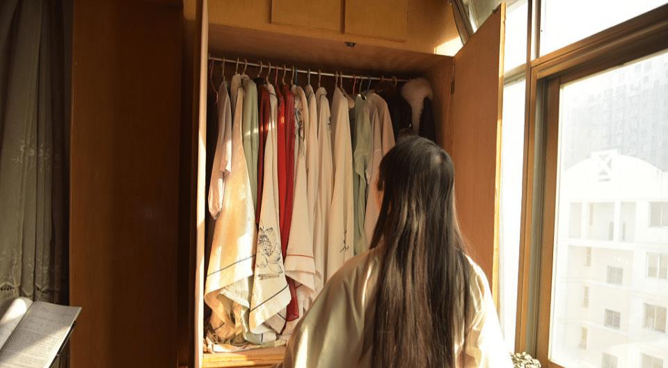 西安一90后男子长发及腰,坚持汉服加身10年,无视他人嘲讽和非议