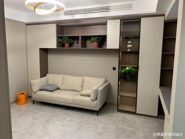 看他家小房子,装修花了18W,沙发墙上打满柜子很实用,分享一下
