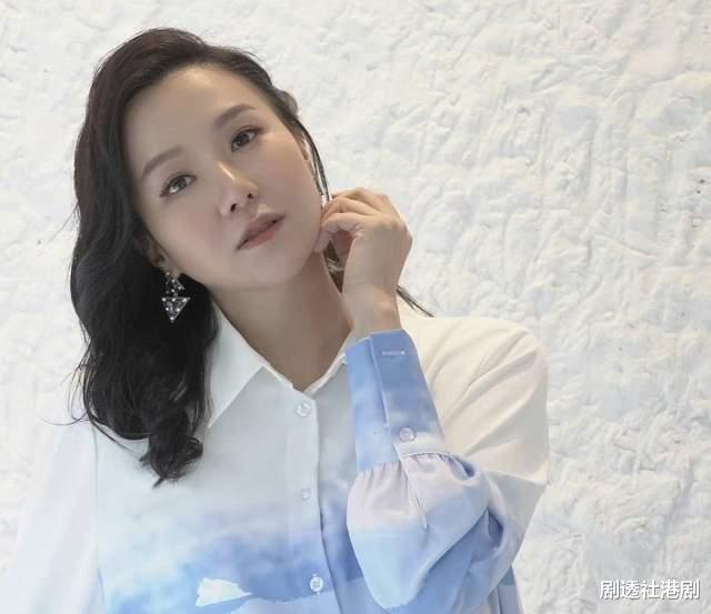 |41岁香港著名女星为转运宣布改名，至今仍是单身，身边不缺追求者