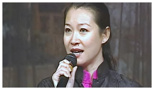 赵本山 赵本山老婆罕见现身,和女儿一起开直播,减肥成功后母女俩很像