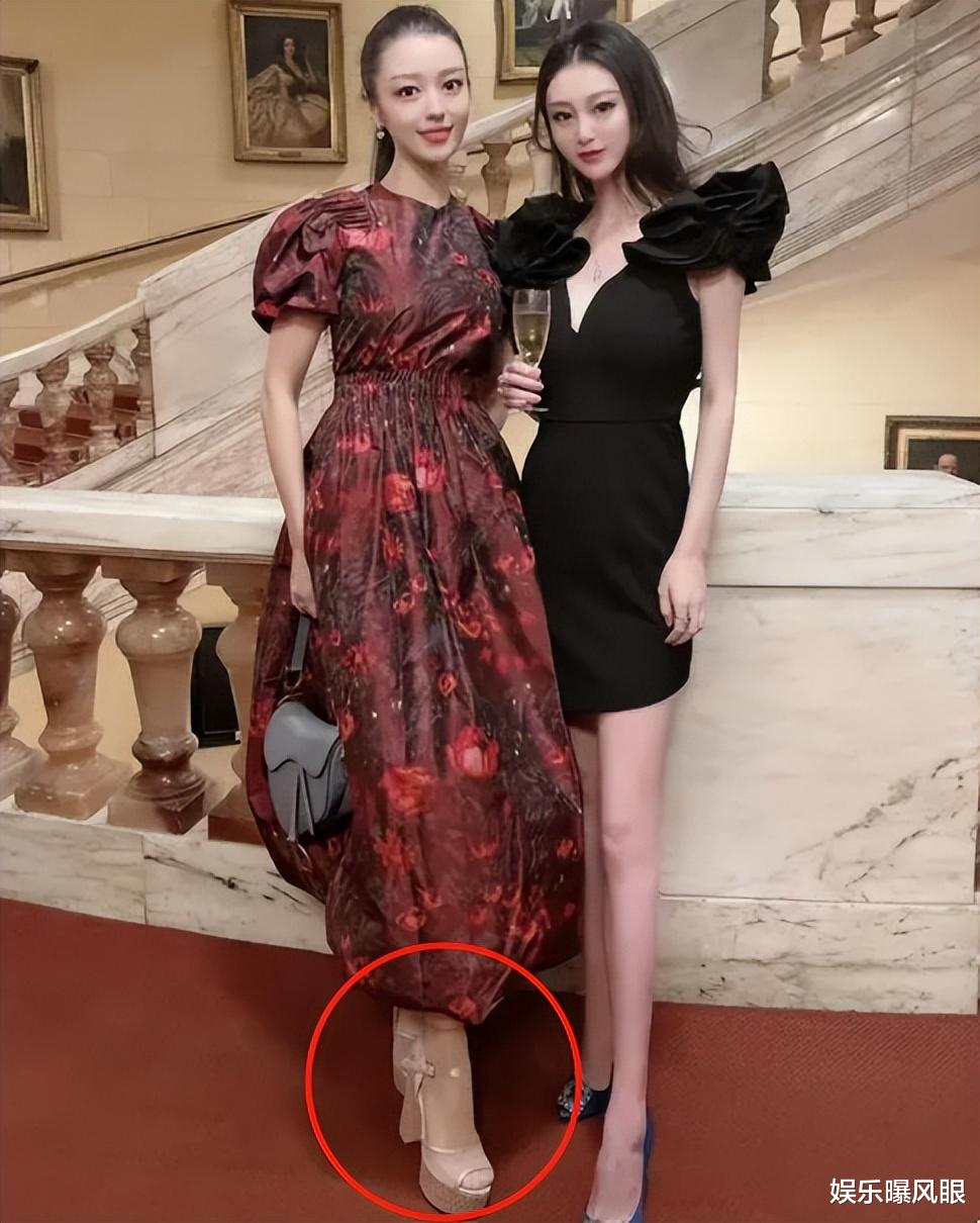 郎朗携吉娜办私人宴!脸盘圆润发型显油腻,女方鱼嘴鞋配丝袜被喷