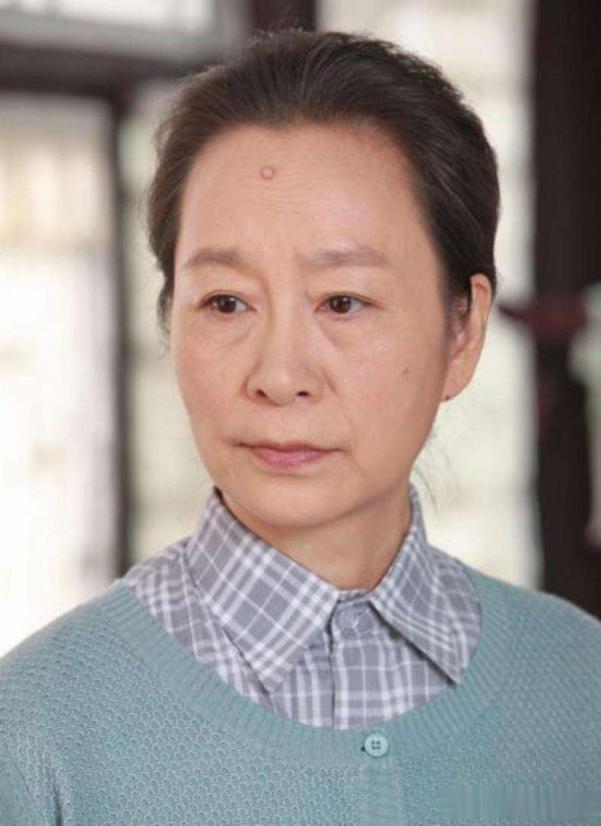 奚美娟|老戏骨奚美娟:高龄产子却被离婚,独自抚养儿子27年后,苦尽甘来