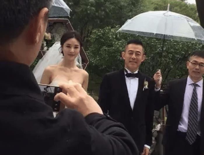 侯勇|老戏骨侯勇，25岁娶60后，44岁娶70后，50岁娶90后，网友：会玩