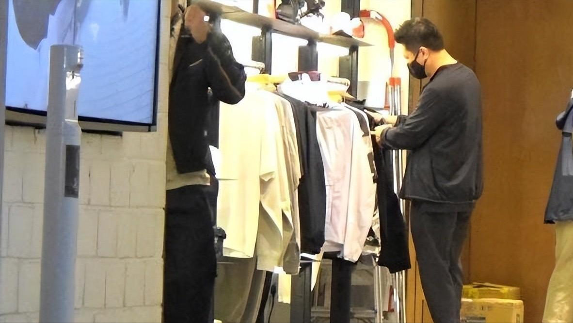 钱嘉乐|港星钱嘉乐与人互殴？不敢下重手只想自保，57岁身手依旧矫健