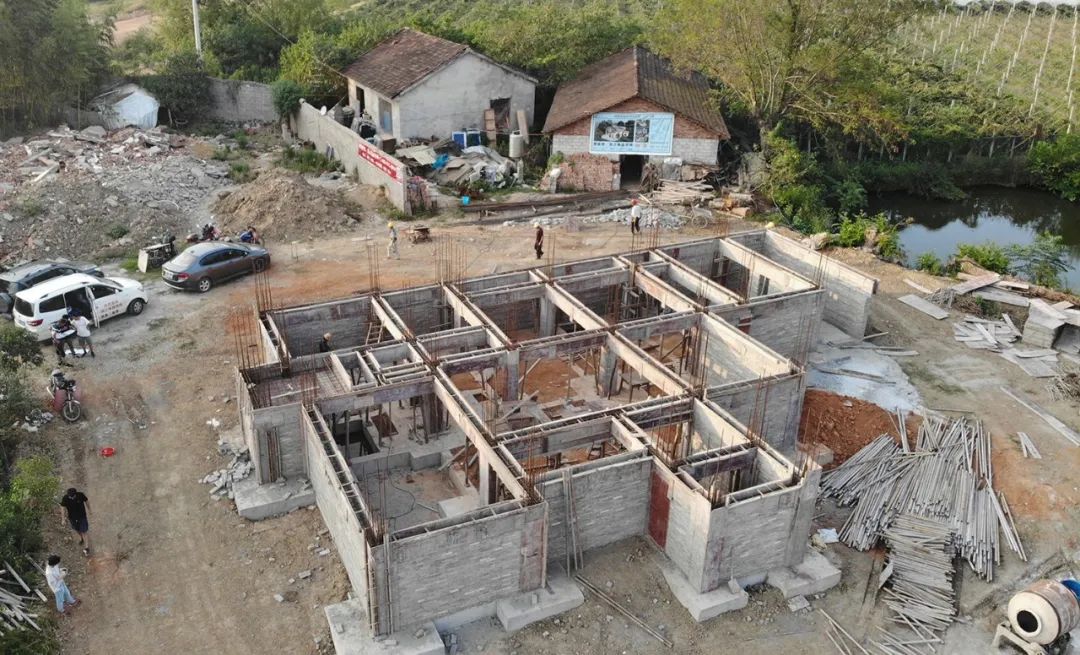 土建造价参考50.3万,面宽17.1m×进深11.7m 二层新中式风格别墅