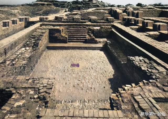 考古学家怀疑是史前核战争遗址的摩亨佐·达罗古城，古印度文明