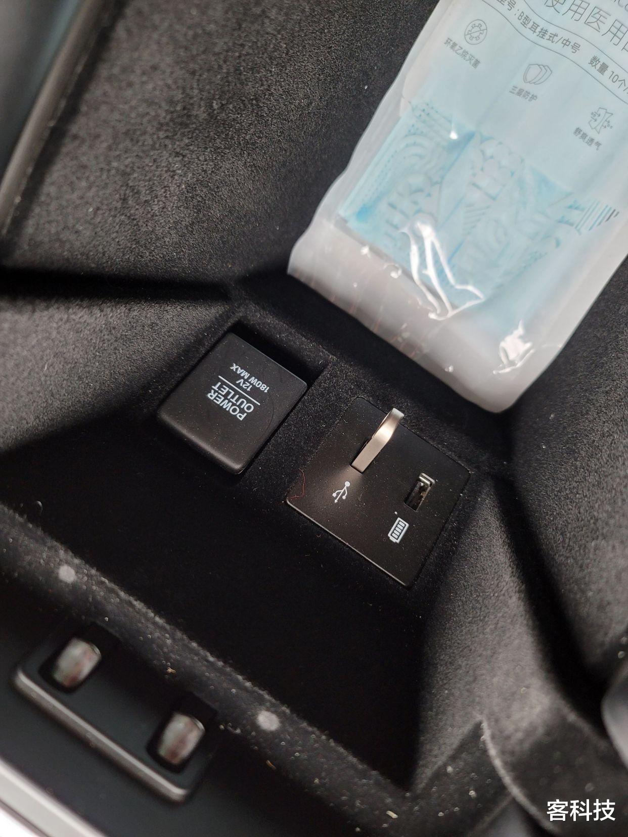 裁员|拯救小容量手机！aigo USB3.2闪存盘了解一下