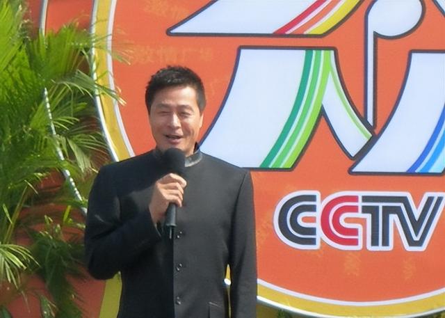 冯巩|从大红大紫到无人问津，刘伟做错了什么？