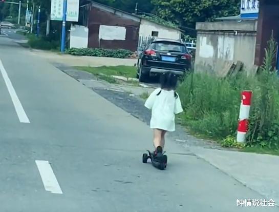 恩施大峡谷|江苏5岁女孩骑滑板车找奶奶,看父追来反应亮了,说走就走的旅行
