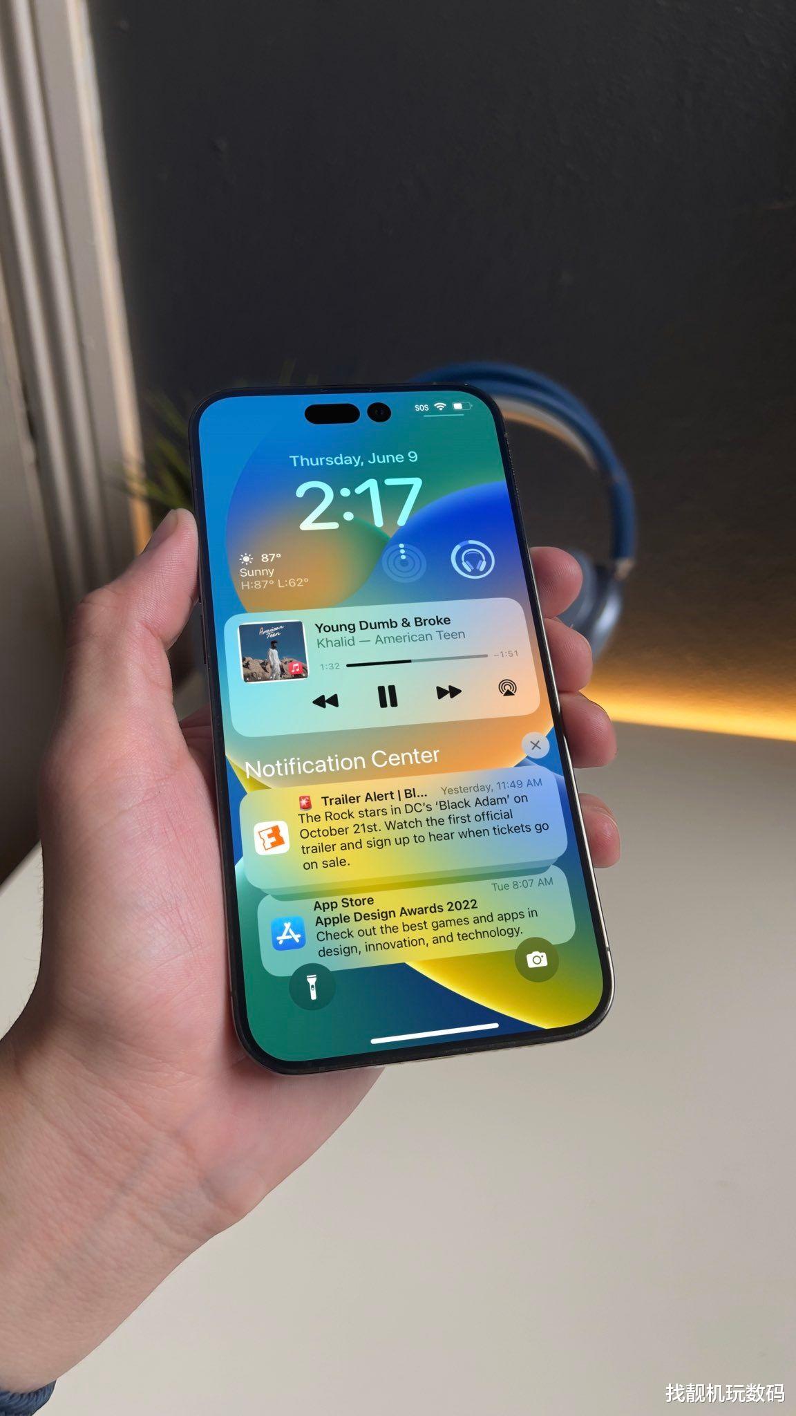 iPhone|苹果碰瓷Mate50？6000元巅峰对决：60Hz大战4G！