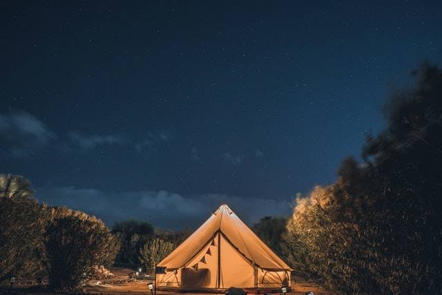 露营|露营文案丨枕着银河入眠，伸手可摘星。