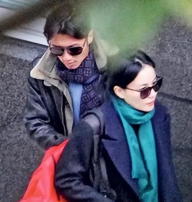 谢霆锋|王菲近况：疑与谢霆锋分手 聚餐时情绪失控，突然离场掩面而泣