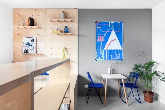 他家26㎡小宅,不买床和衣柜,卧室抬高70公分,收纳堪称模范!