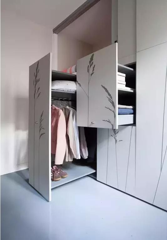 晒晒我8㎡的“小窝”,睡在衣柜里,厕所也在衣柜里,谁见过?