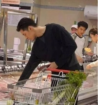 胡歌|胡歌日常生活遭曝光再上热搜：最高级的人生境界是内心的丰盈