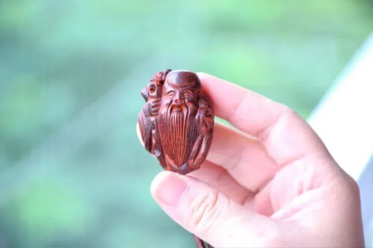 小叶紫檀|每吨价值百万的“木中之王”