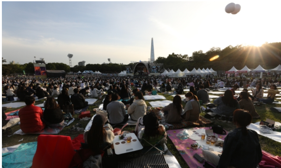 首尔|时隔两年的\群唱盛宴\再次在首尔露天演出