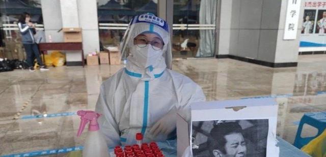 表情包|做核酸需要张嘴，赵丽颖任嘉伦表情包成为标准模板，本尊做何感想