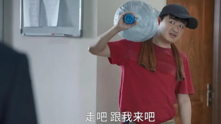 万茜|双眼无神，表情僵硬？40岁万茜出手，带来教科书式“面瘫演技”