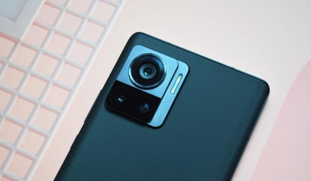 摩托罗拉|摩托罗拉4nm新机上市,2亿像素、125W快充,8+128G仅3499