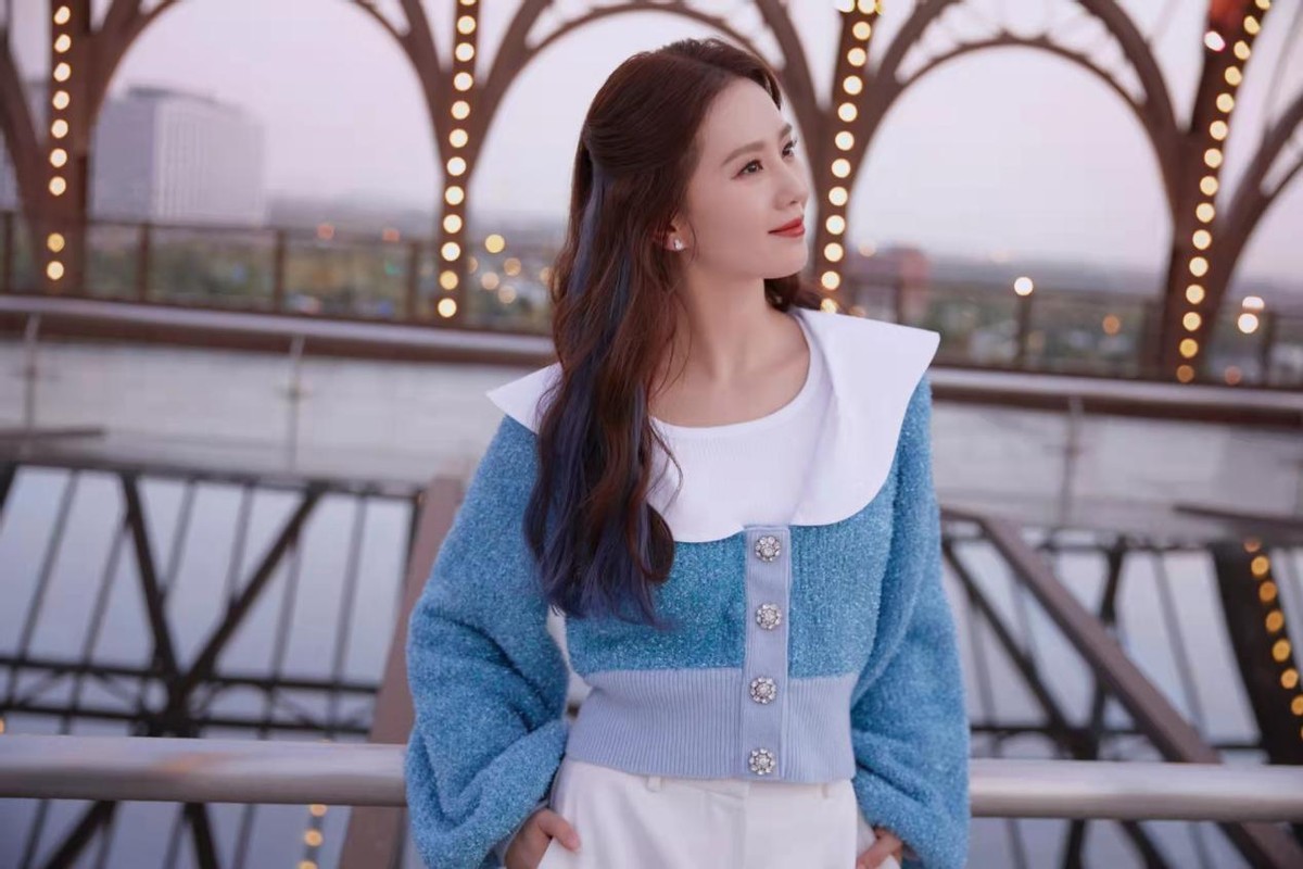 艾米|刘诗诗罕见分享日常美照！穿休闲装看海像拍偶像剧，人比风景还美