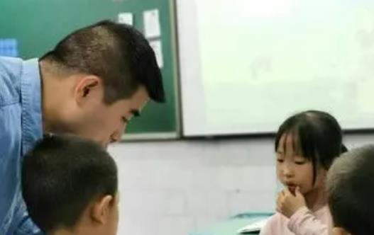 教师|毫无师德！一男教师对20余名男学生进行猥亵，受害者：要严惩