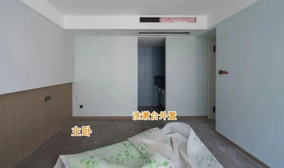 同样是洗漱台独立外置,瞧瞧她家,这样装实用性倍增还多个衣帽间