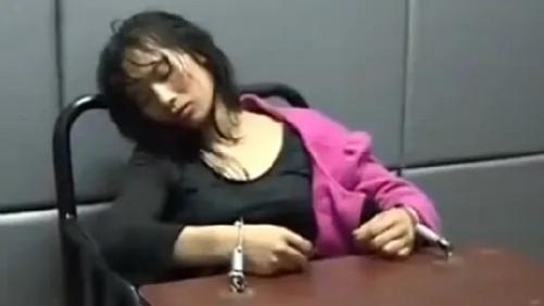 母亲为保护儿子安危，不惜与歹徒发生关系，警方捍卫正义