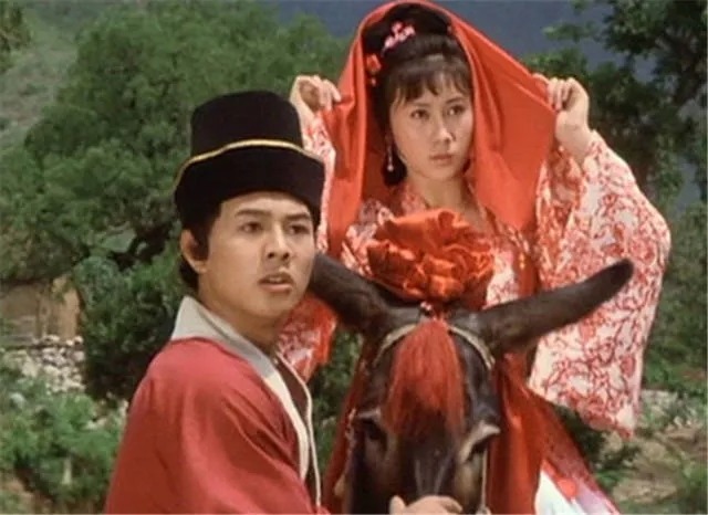 李连杰|李连杰怕房间有窃听器，对着镜子说我要冰淇淋，服务员真的送来了