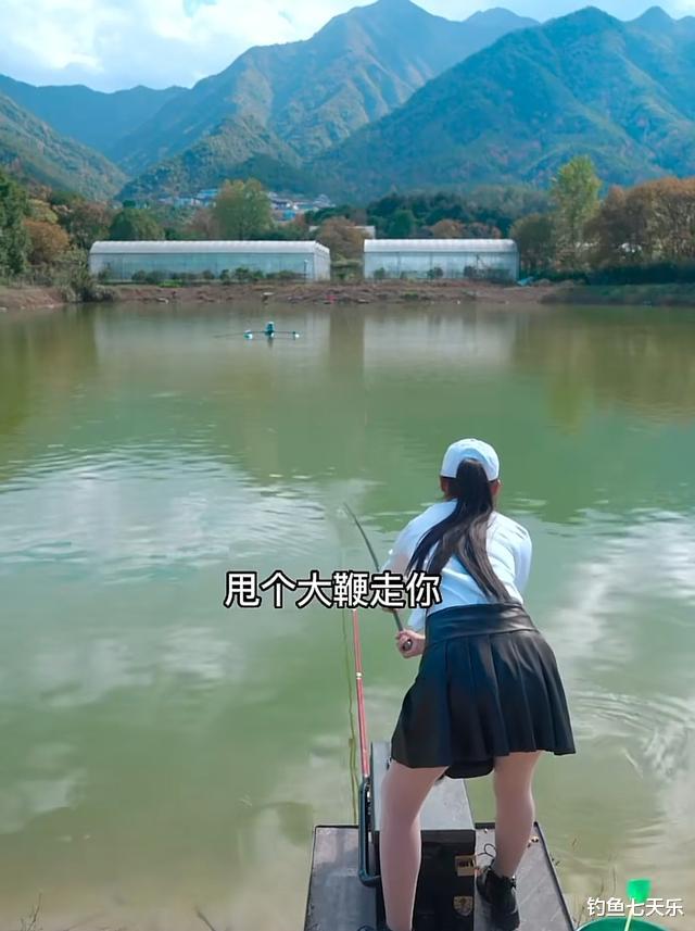 |垂钓圈的邪风!网红穿“超短裙”钓百斤大鱼,真钓鱼还是打擦边球