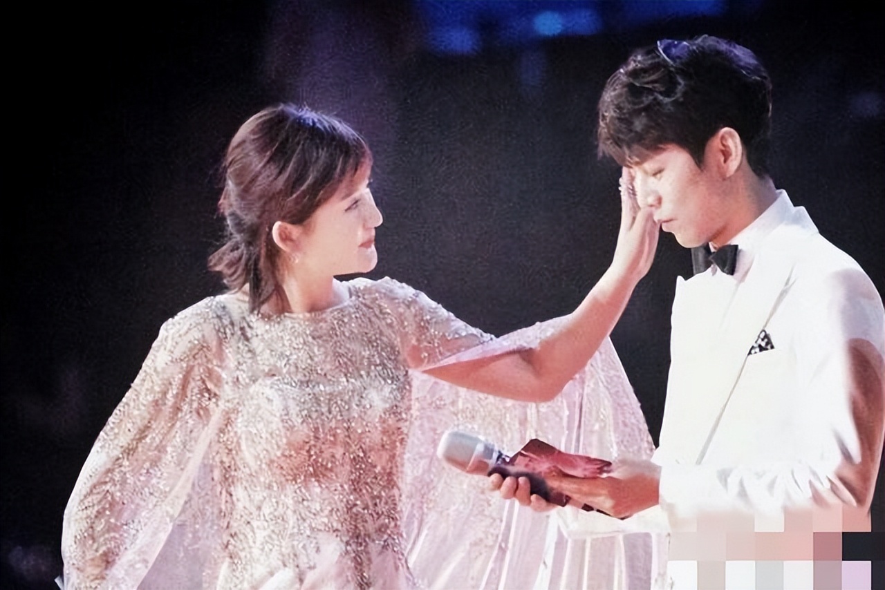 谢娜|娱乐圈的人走茶凉,在谢娜身上体现得淋漓尽致