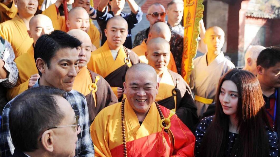 |释永信一件袈裟16万、8串佛珠价值过亿？