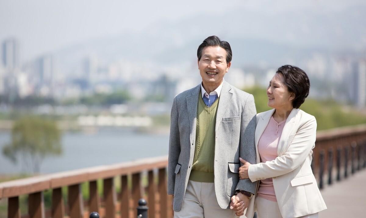 结婚半年就离,大爷不愿纵容大妈:房子就该送我儿子