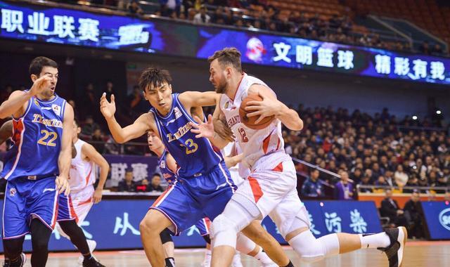 马德里竞技|新疆放弃大外优先续约权，山东男篮可以引进，与陶汉林再造双塔！