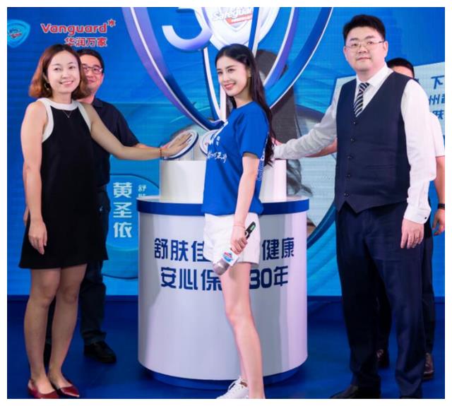 黄圣依|黄圣依传婚变后首营业！婚戒已摘一人营业心情好，男方删相关评论